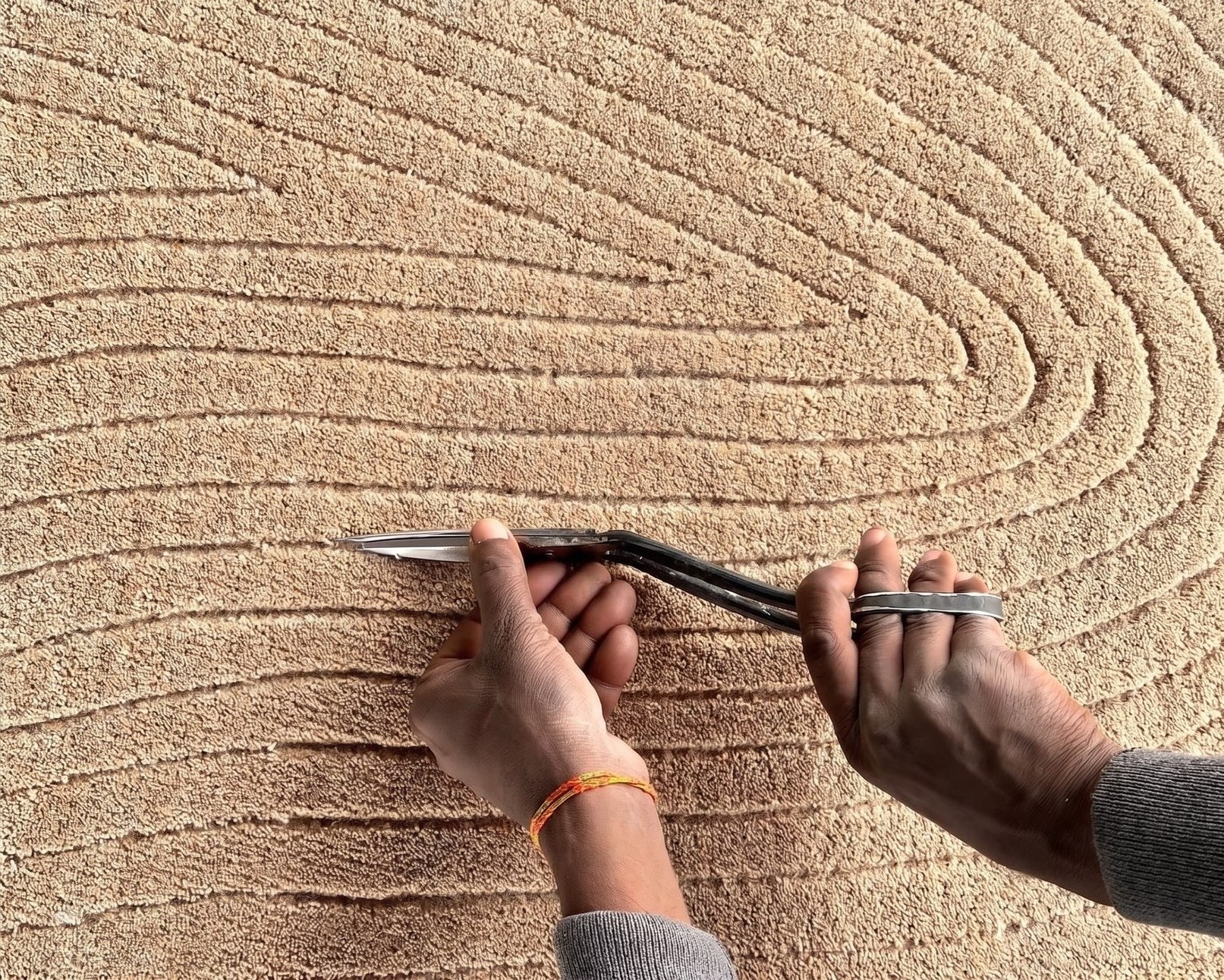 Artisan carving a Divine Teppich carpet