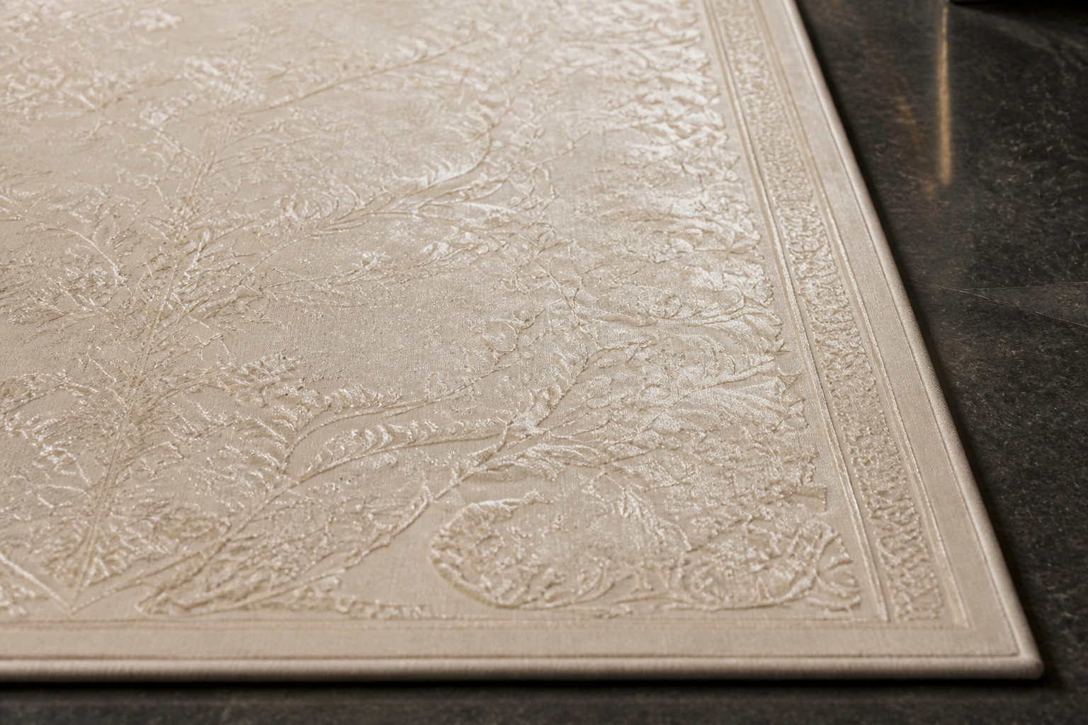 Pearl Mulberry Runner view 2