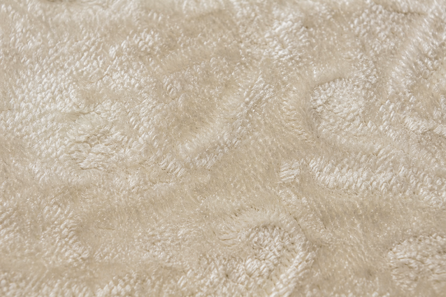 Pearl Mulberry Runner view 3