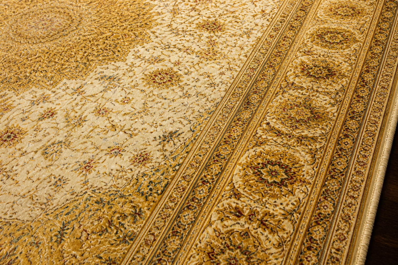 Isfahan Gold Medallion view 2