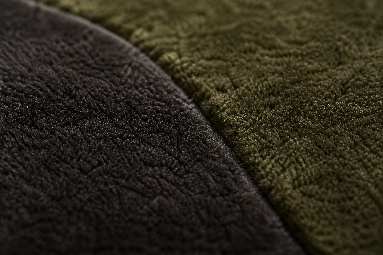 Plume Velvet Tuft view 3